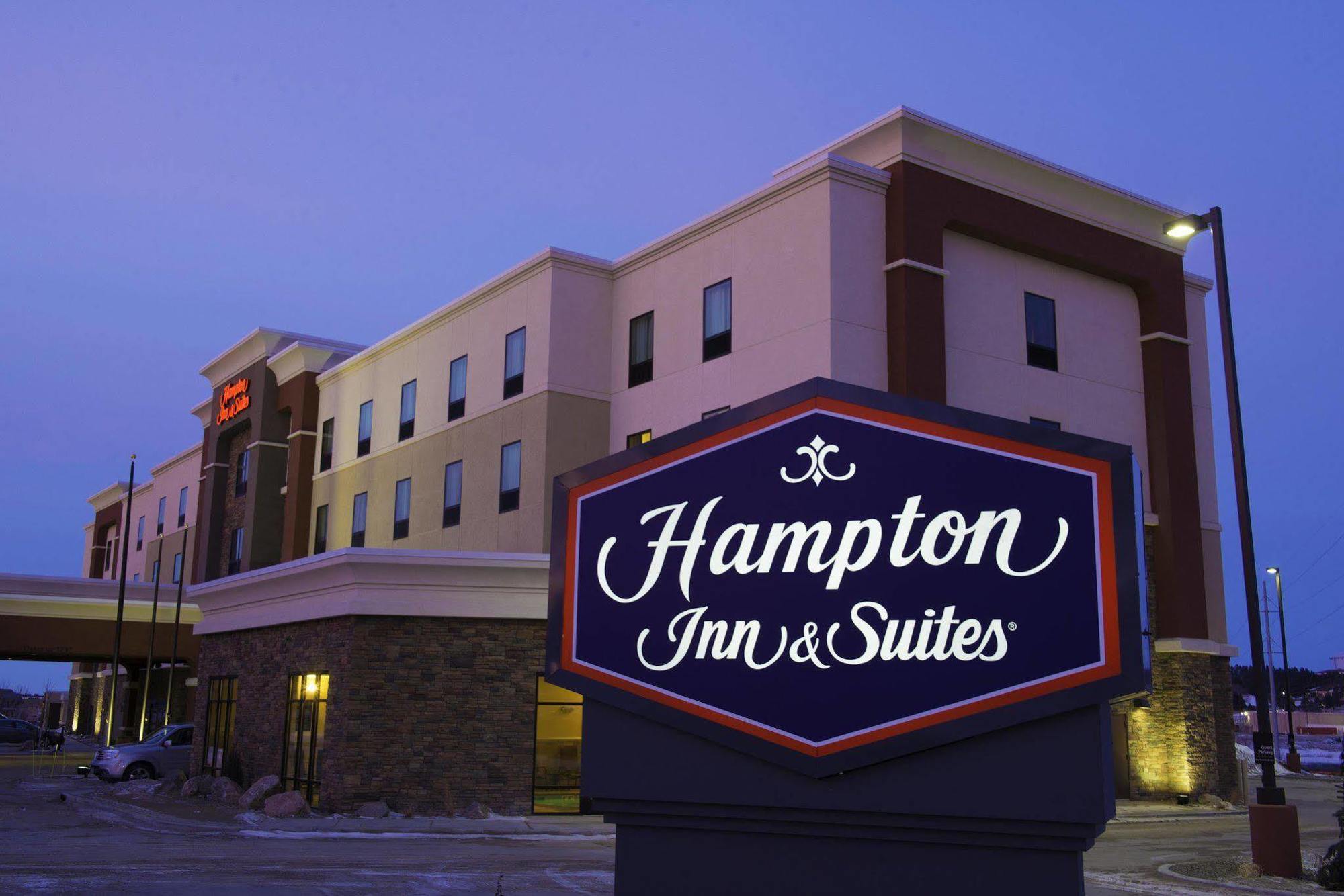 Hampton Inn & Suites Bismarck Northwest Exterior photo